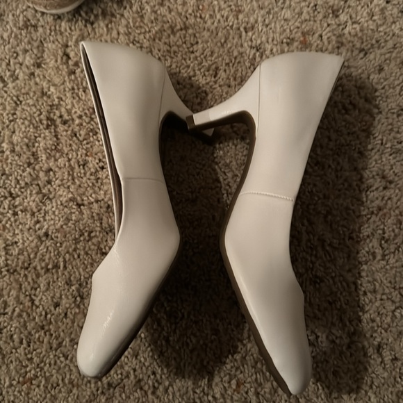 Heels - Picture 2 of 3